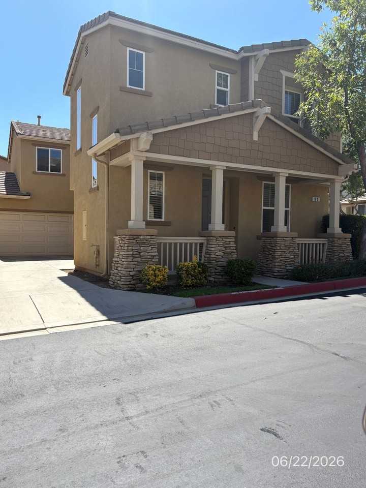60 Crocus St - Photo 2 of 24