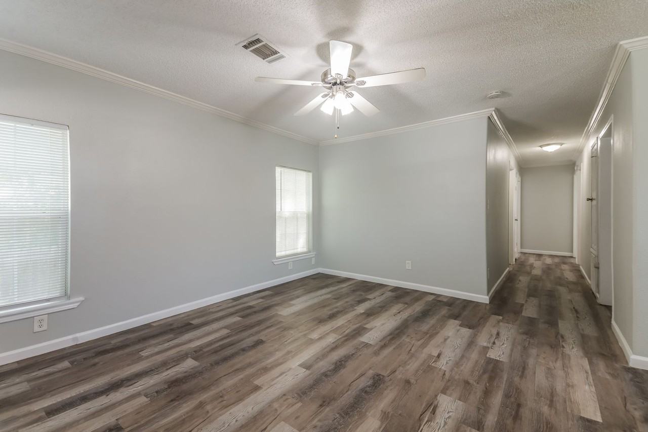 2536 Kool Ave - Photo 3 of 16