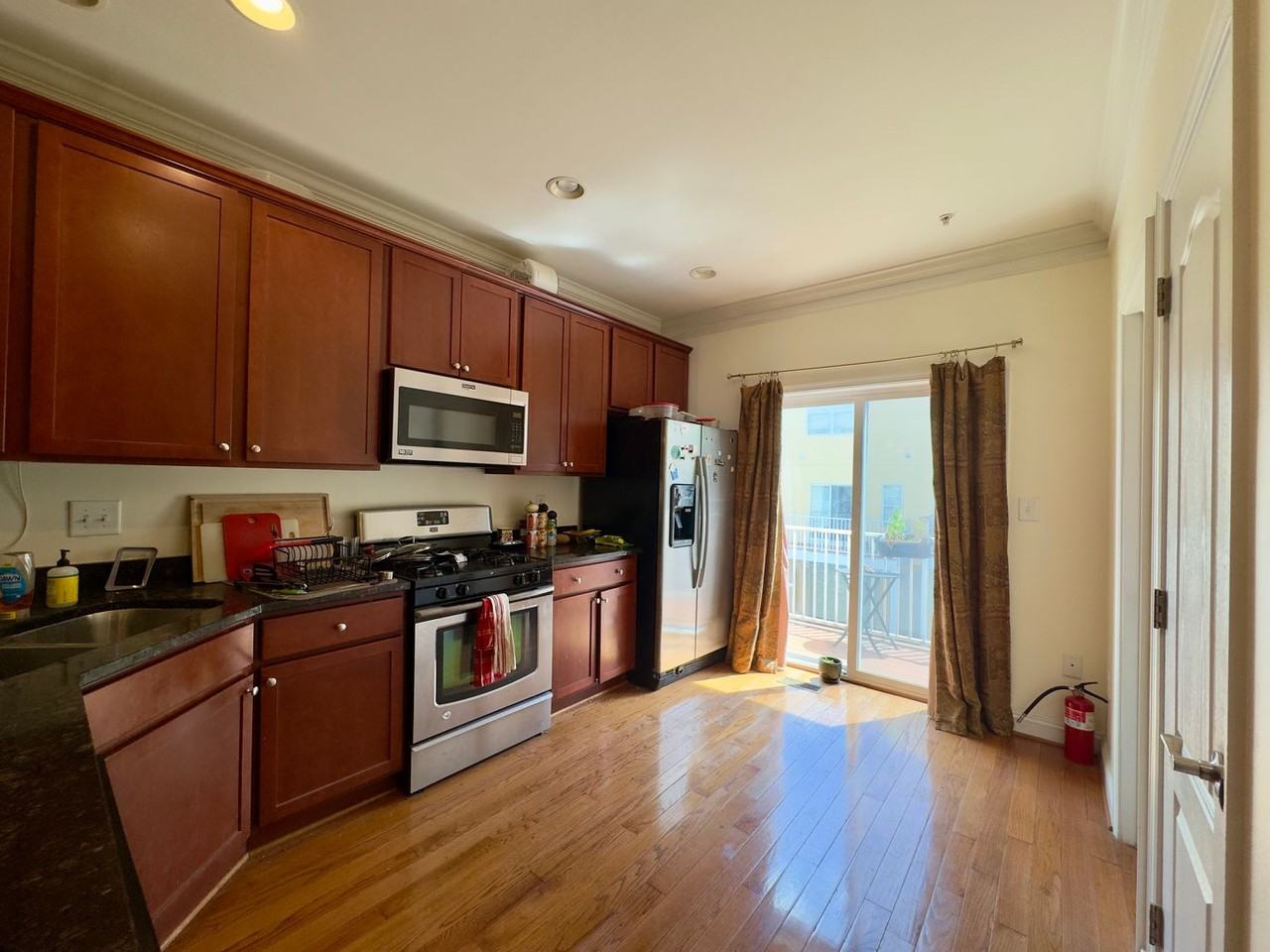 125 N Chester St - Photo 7 of 21