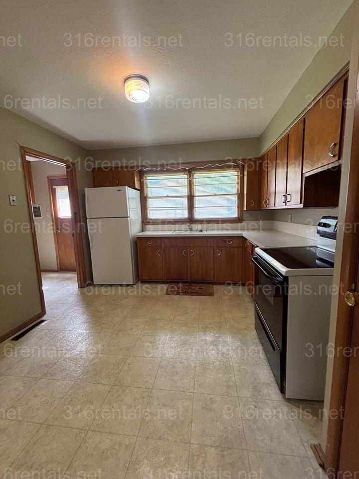 1704 Lawndale Ave - Photo 6 of 9