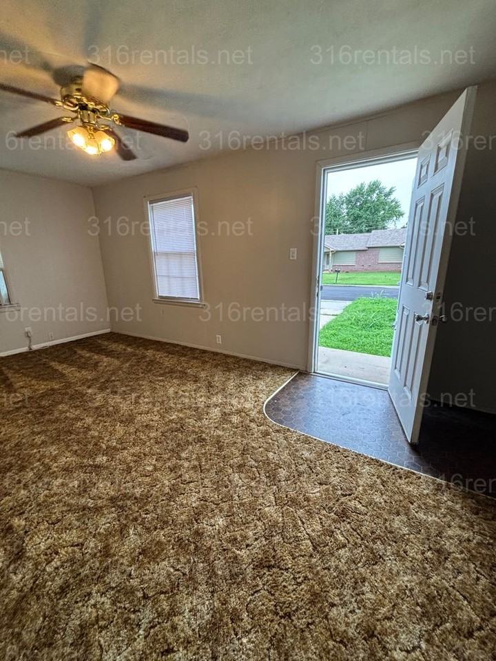 220 Ohio St - Photo 6 of 8
