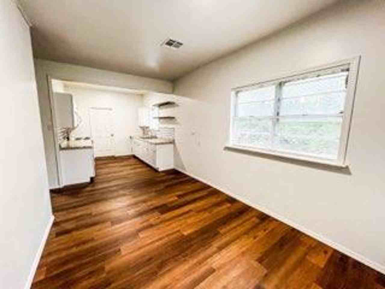 705 S B Ave - Photo 3 of 9