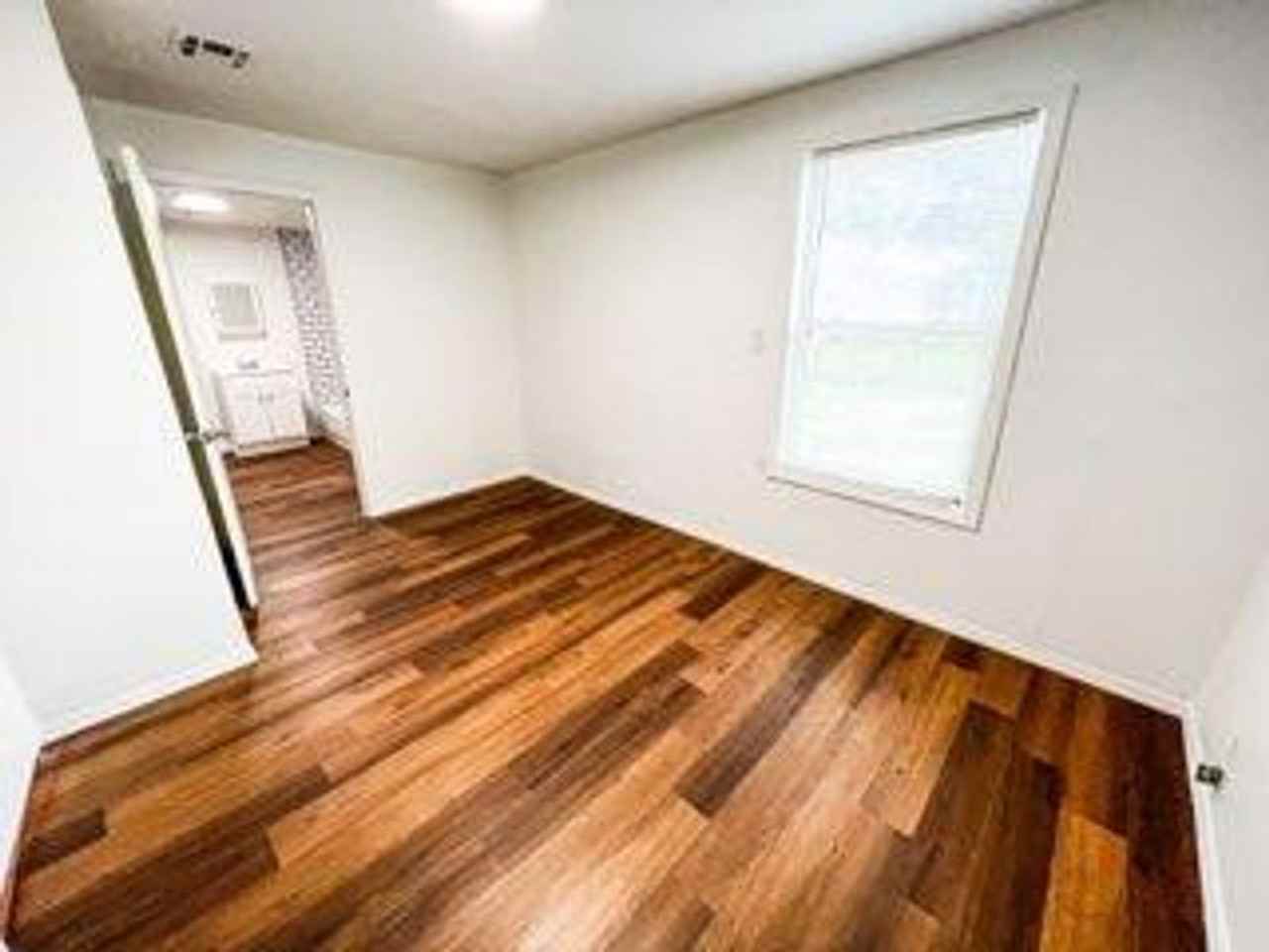705 S B Ave - Photo 6 of 9
