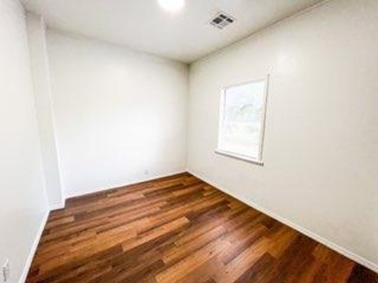 705 S B Ave - Photo 7 of 9