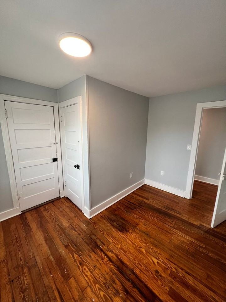 1105 Berry St - Photo 7 of 12