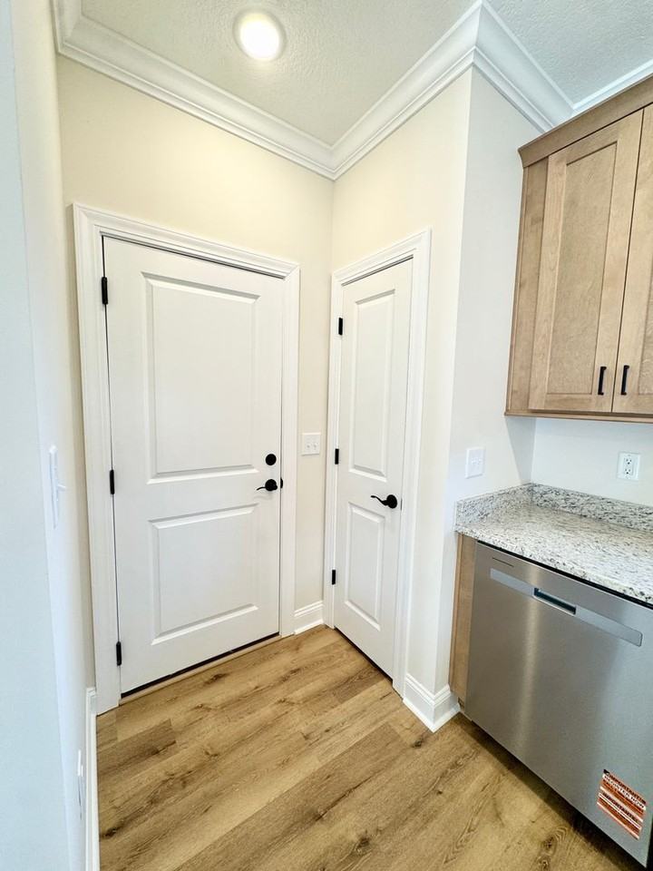 101 Charlton Ct - Photo 6 of 18