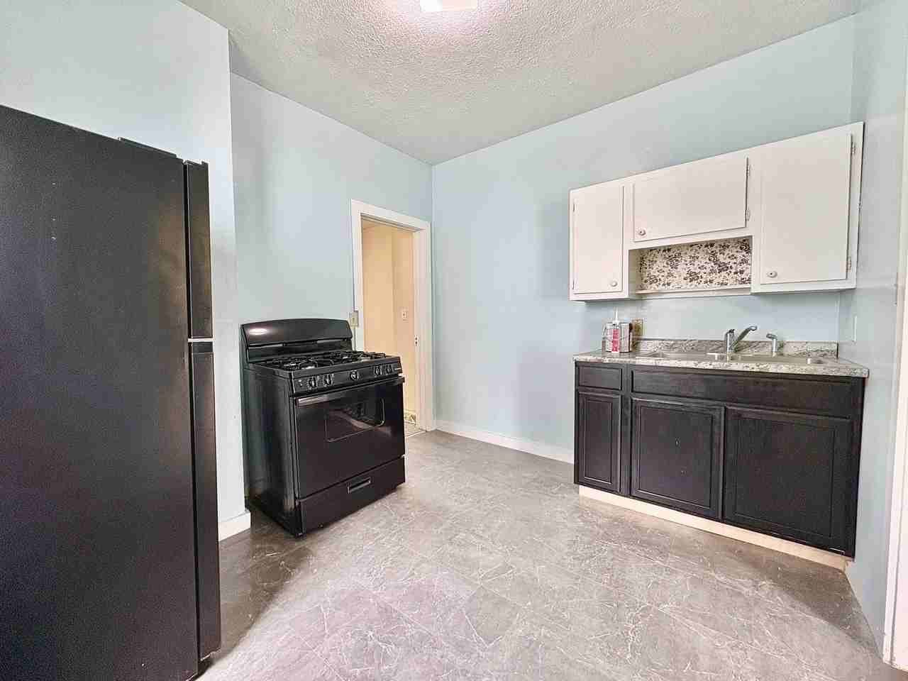 1515 Miami St - Photo 4 of 6