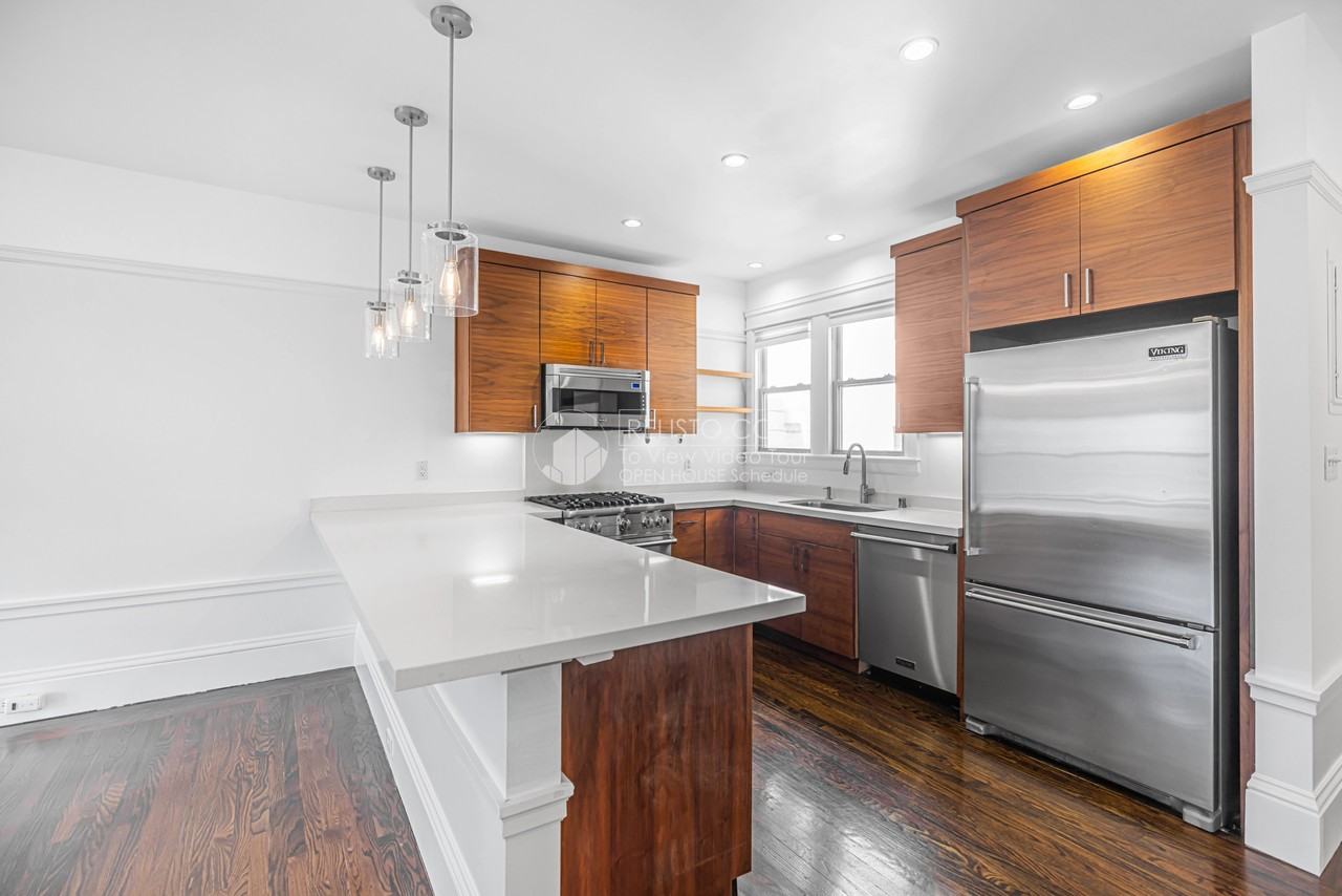 2360 Union St #4 - Photo 2 of 27