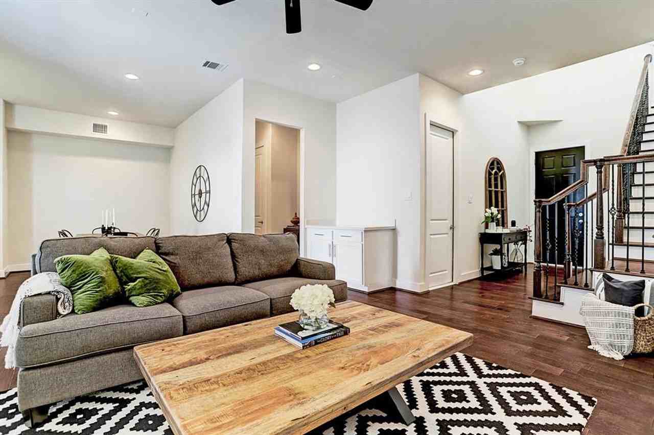 8808 Hollister Pine Ct - Photo 4 of 24
