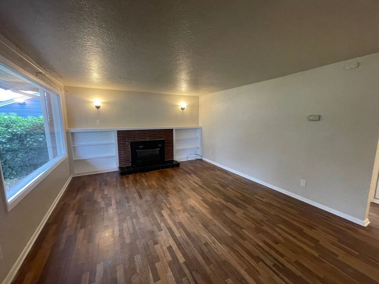 1546 Ne 5th Ave - Photo 3 of 12