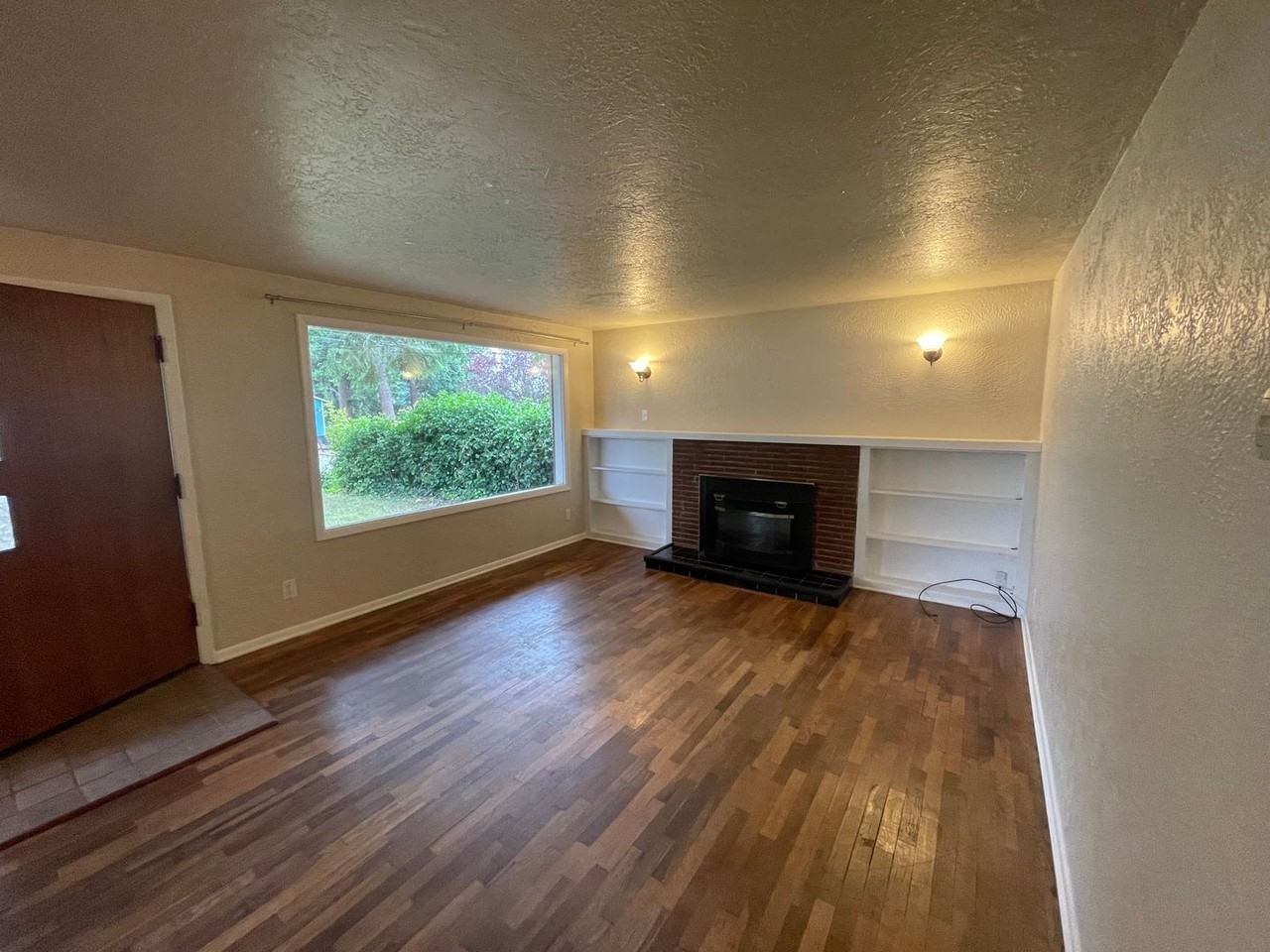 1546 Ne 5th Ave - Photo 4 of 12