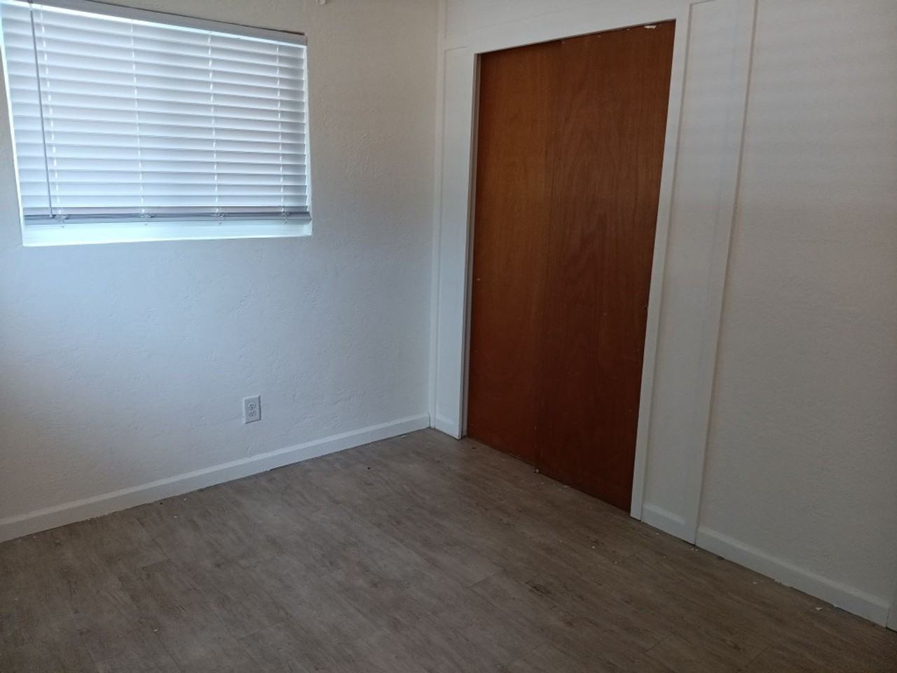 1414 Erbbe St Ne - Photo 6 of 7