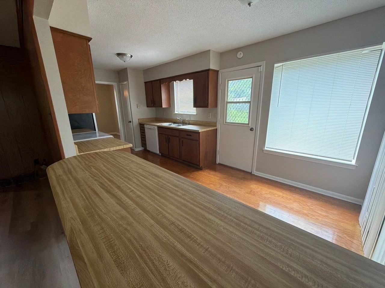 2253 Mangum Rd - Photo 7 of 31