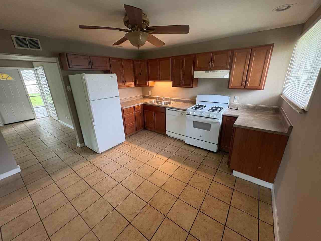 8513 Midwood Ave - Photo 3 of 8
