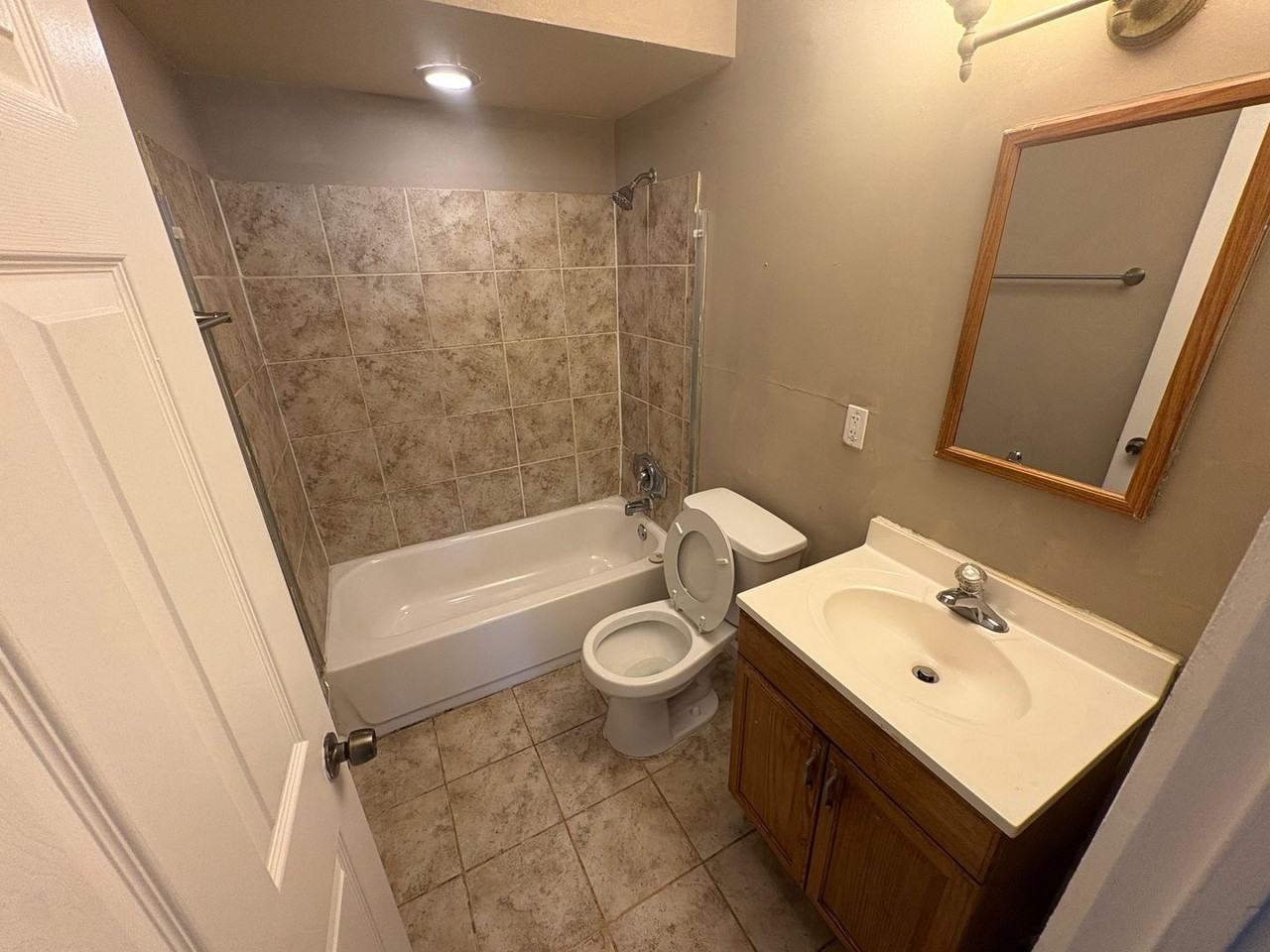 8513 Midwood Ave - Photo 5 of 8