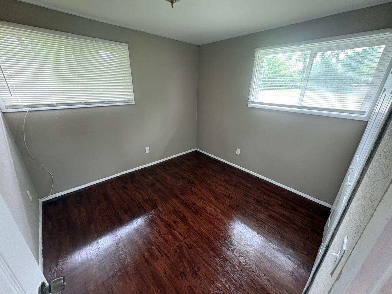 8513 Midwood Ave - Photo 7 of 8