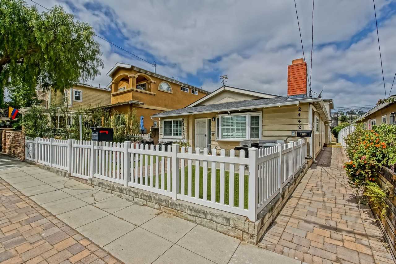 24423 Ward St - Photo 2 of 26