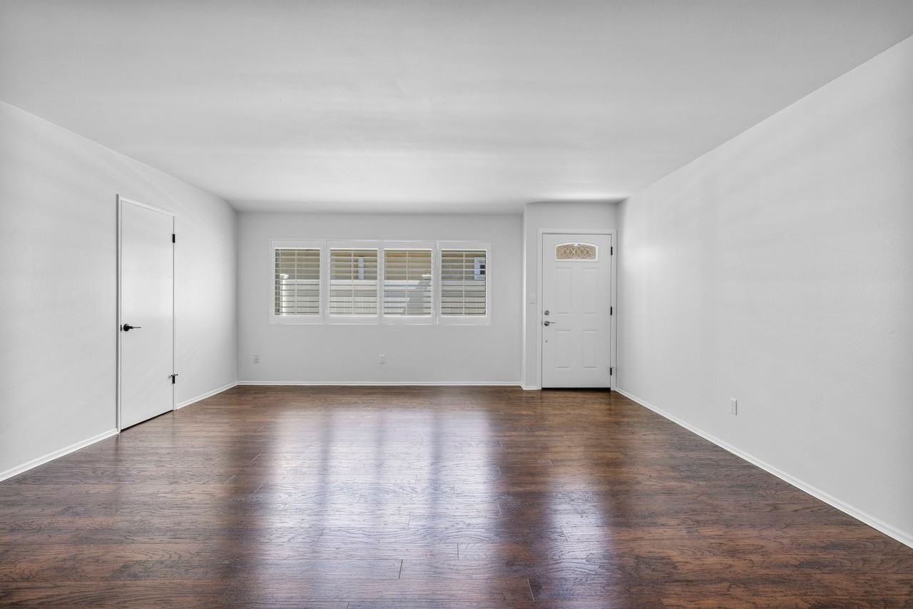 24423 Ward St - Photo 3 of 26