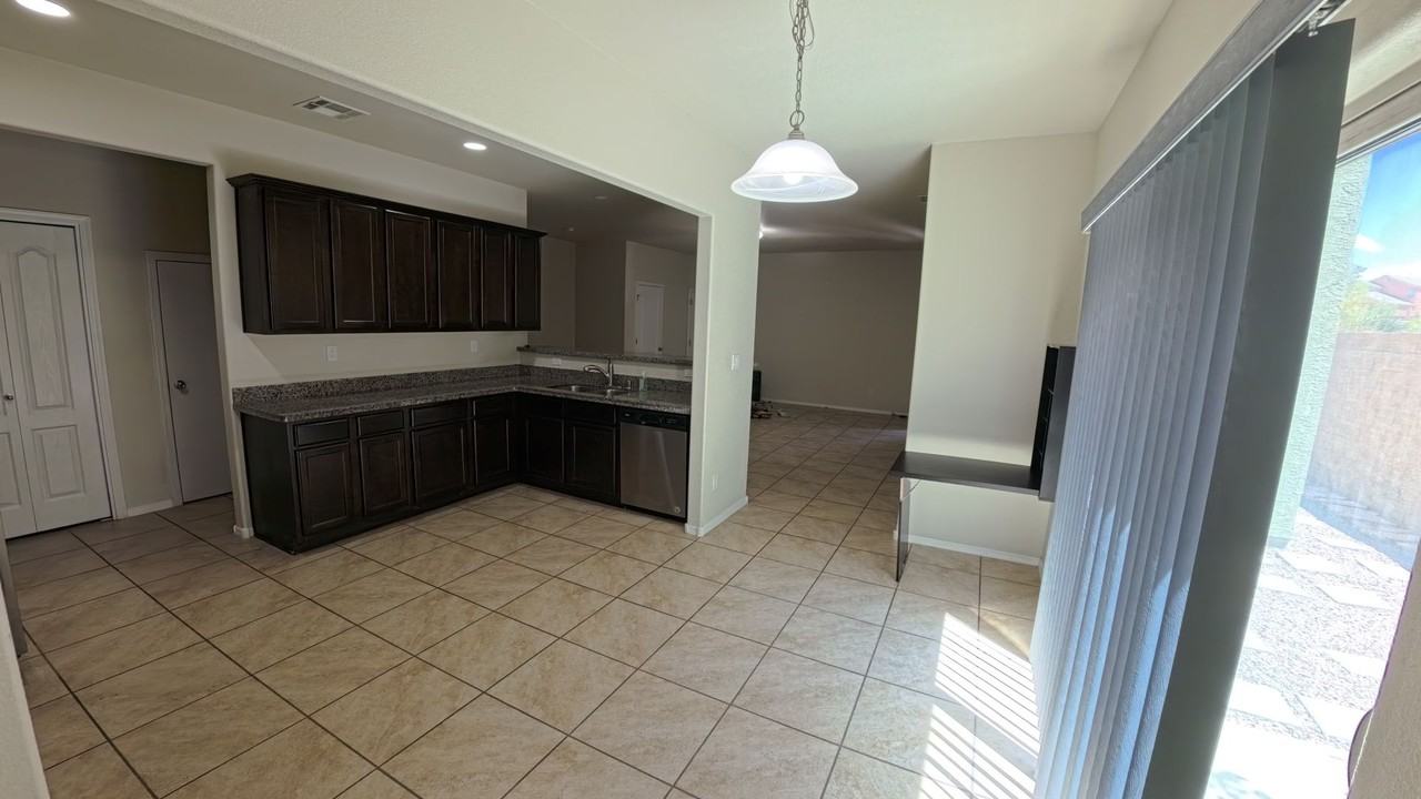1651 Domino Dr Se - Photo 5 of 22