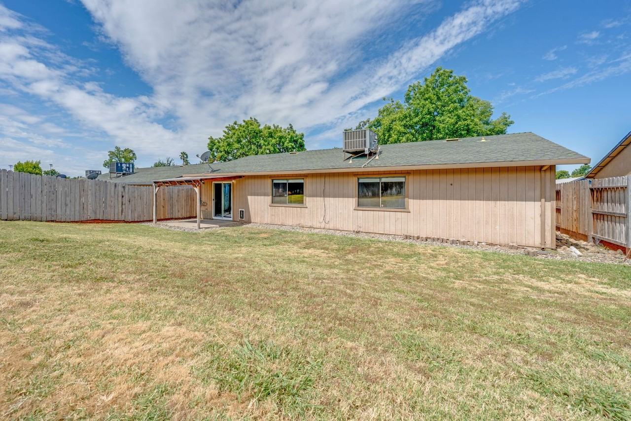 8338 Willow Tree Way - Photo 5 of 39