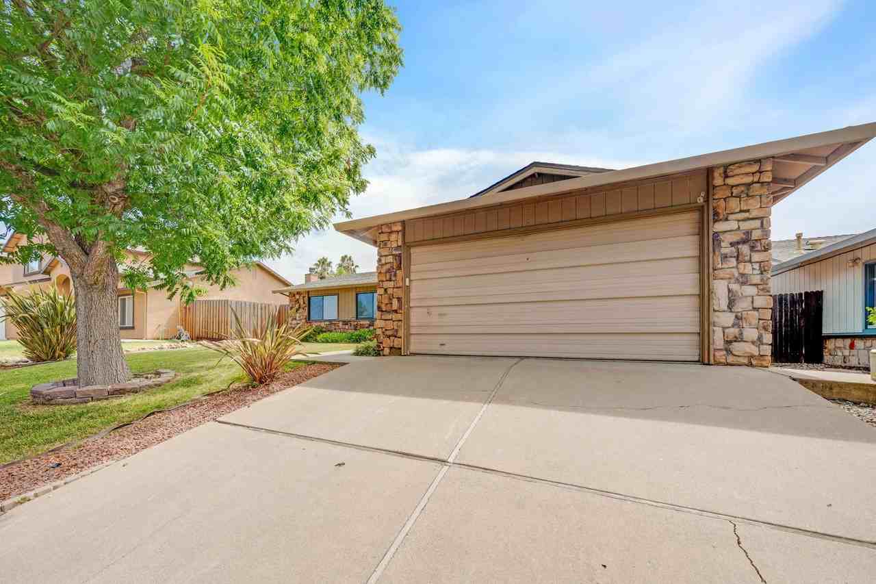 8338 Willow Tree Way - Photo 7 of 39