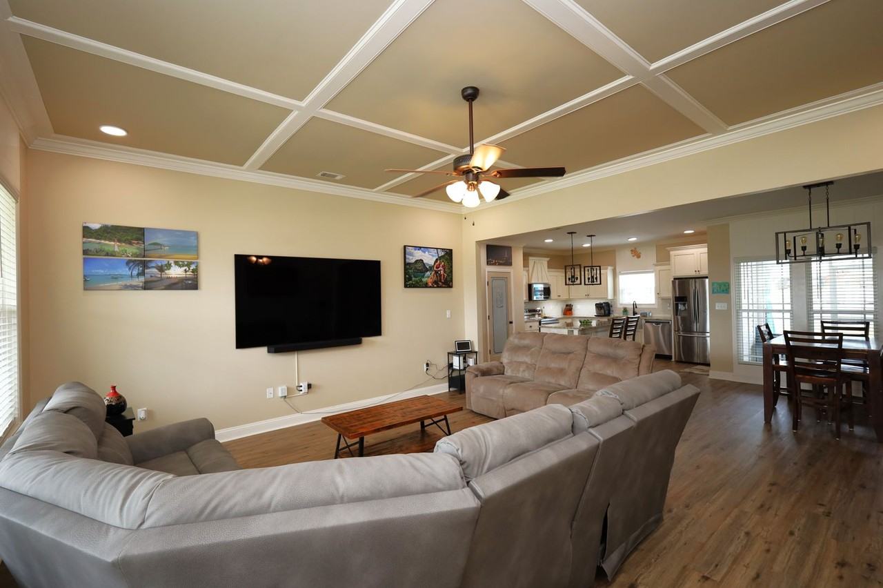 3905 Crusader Ct - Photo 2 of 17