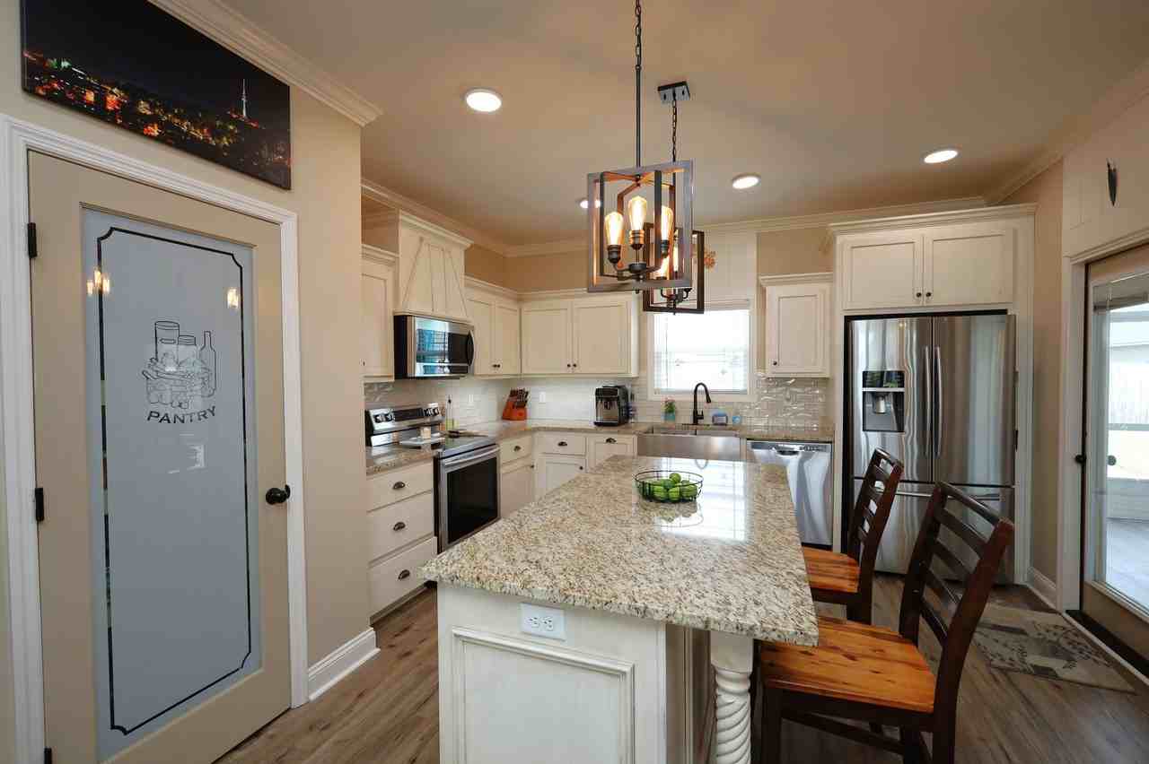 3905 Crusader Ct - Photo 4 of 17