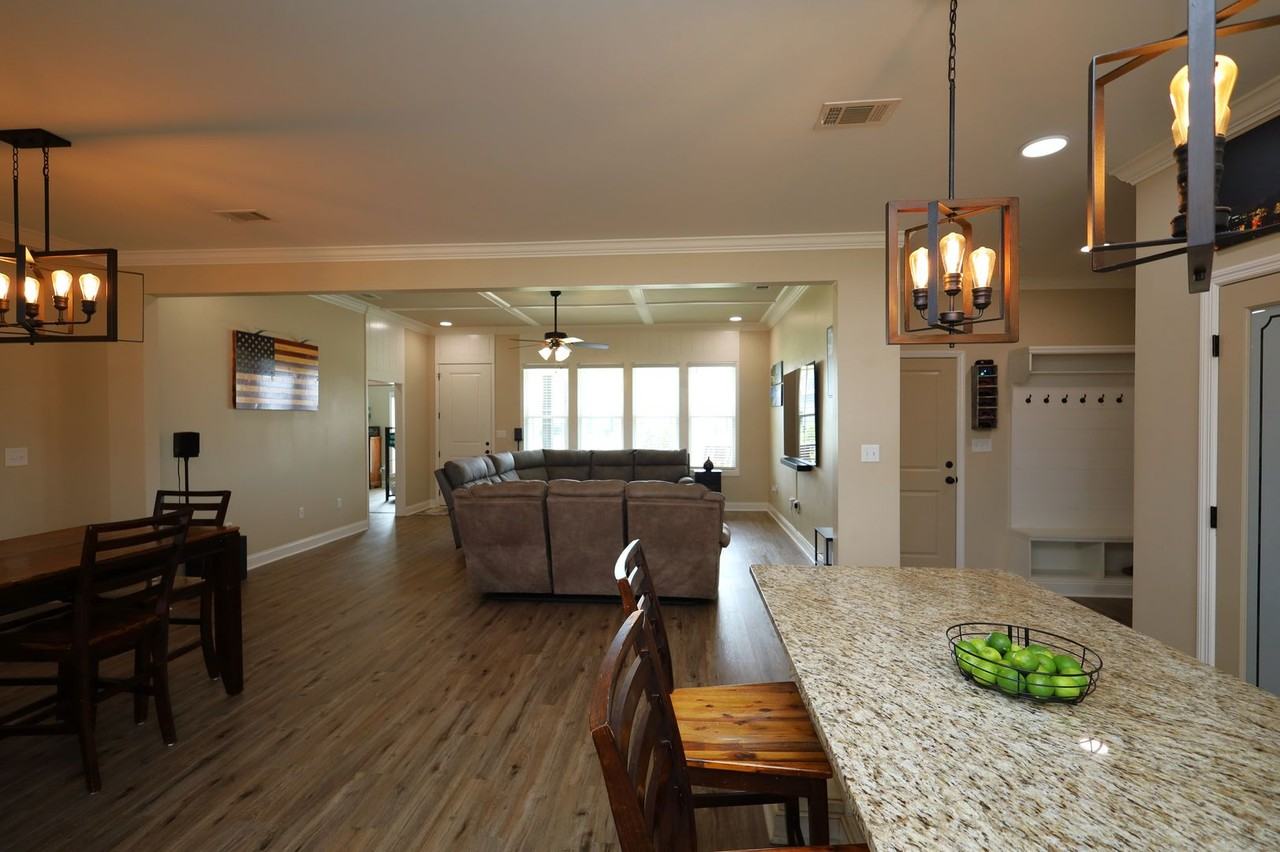 3905 Crusader Ct - Photo 5 of 17