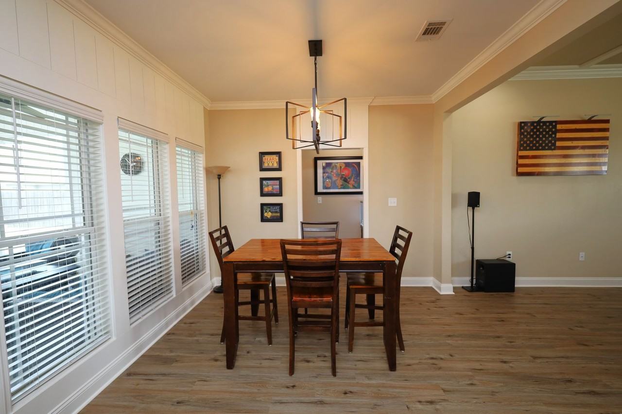 3905 Crusader Ct - Photo 6 of 17