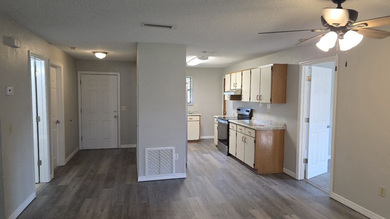 24 Wellside Ln - Photo 2 of 25
