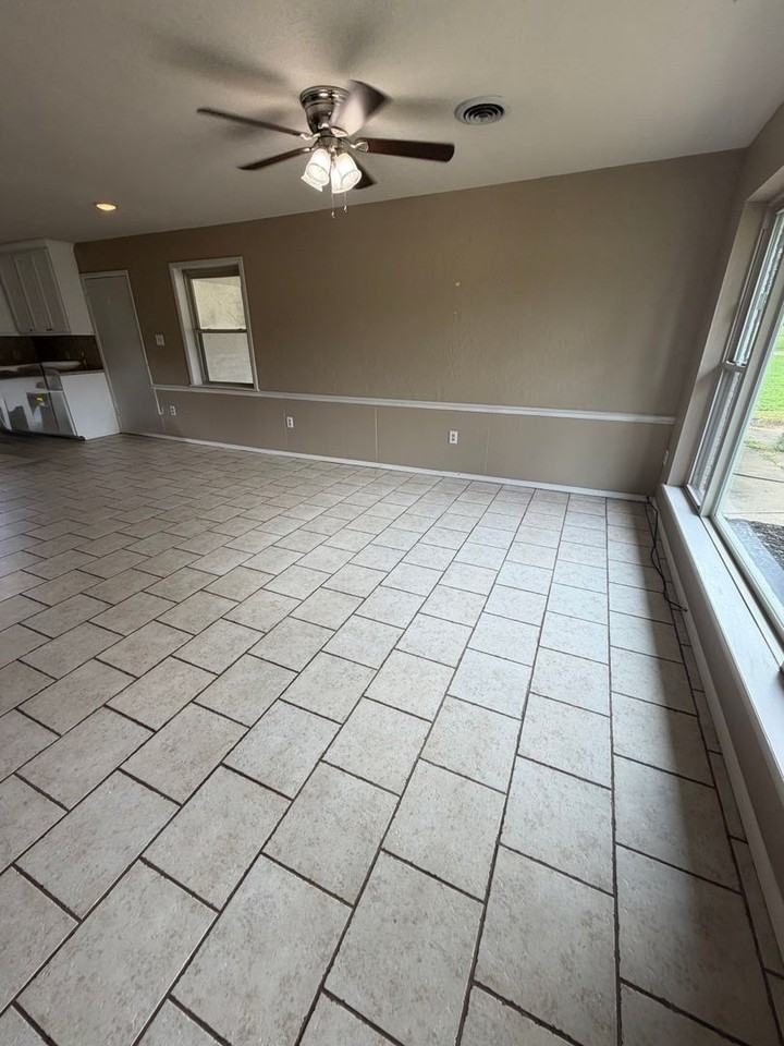 829 Maple Shade Rd - Photo 3 of 13