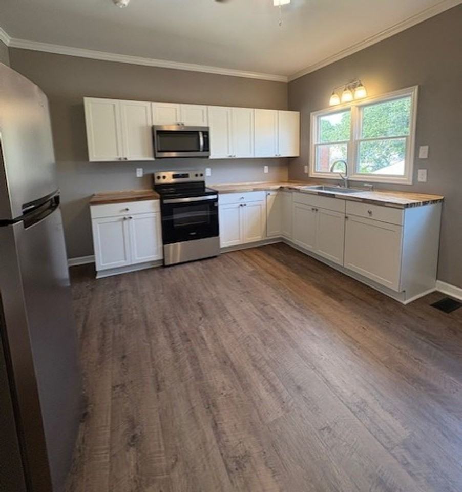 606 5th St - Photo 2 of 5