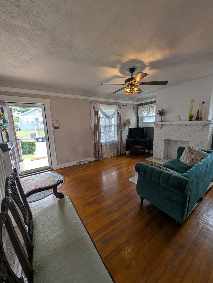 1444 Woodland Ave - Photo 5 of 25