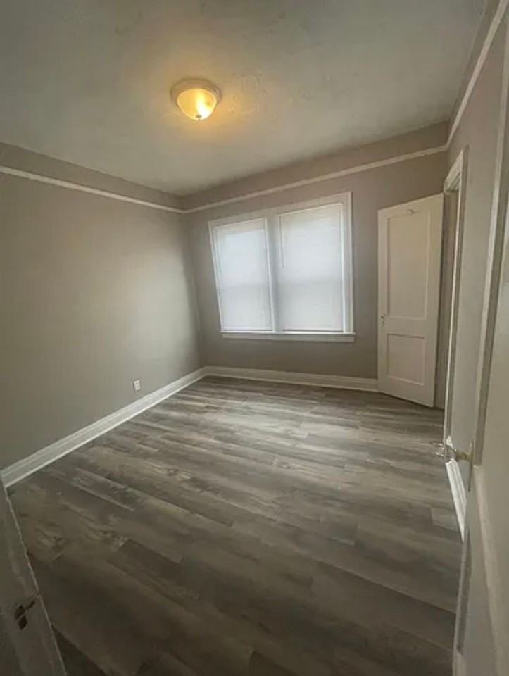1310 Grosscup Ave - Photo 2 of 4