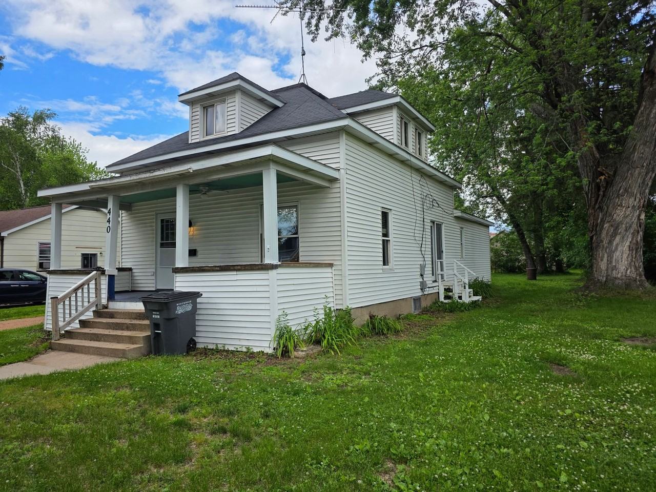 440 8th Ave N - Photo 2 of 26
