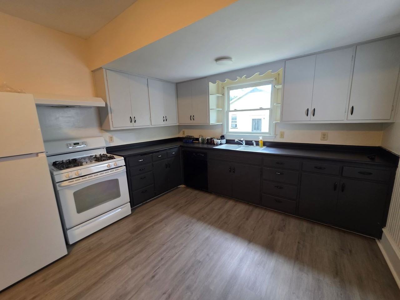 440 8th Ave N - Photo 6 of 26