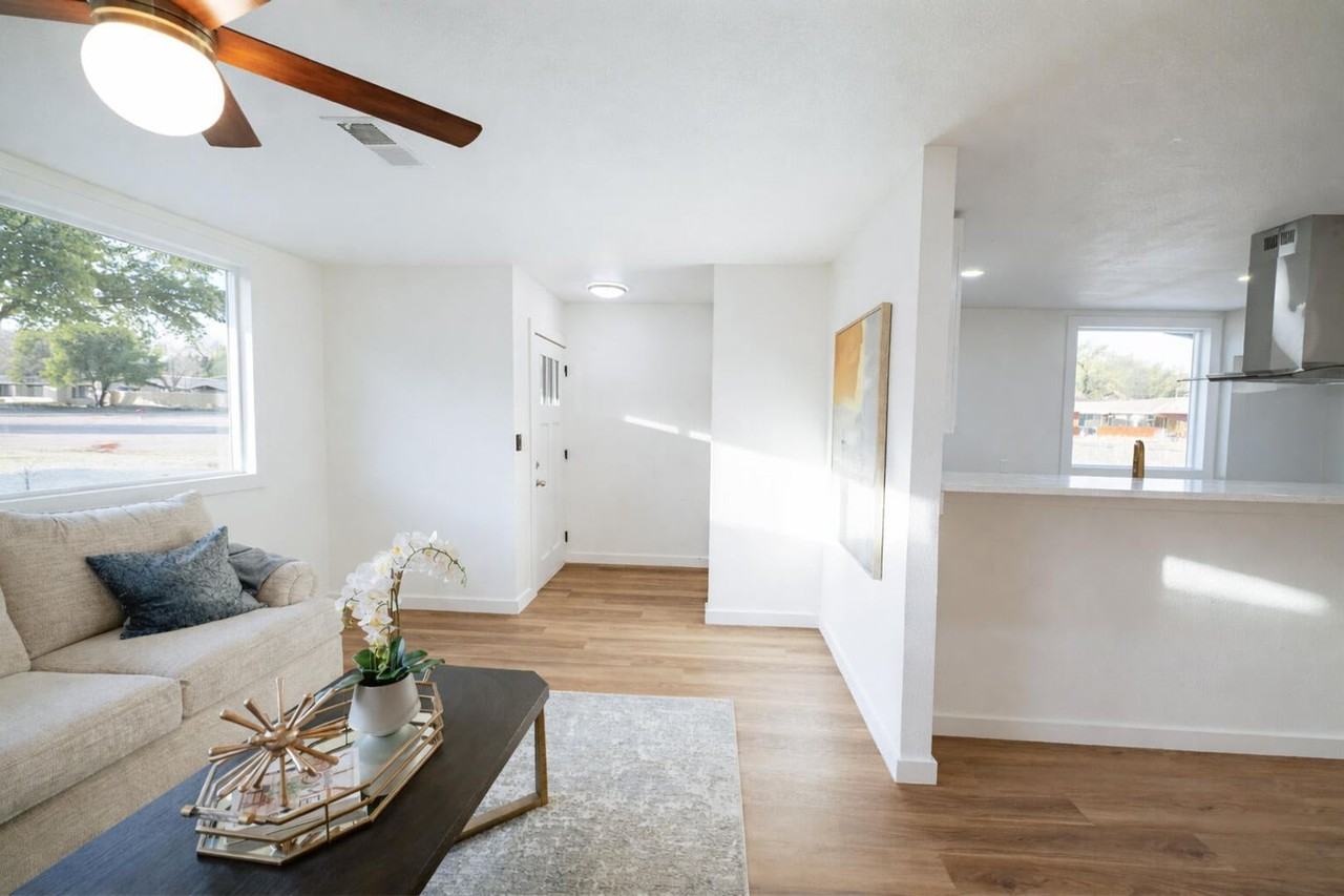 4825 24th St - Photo 4 of 22