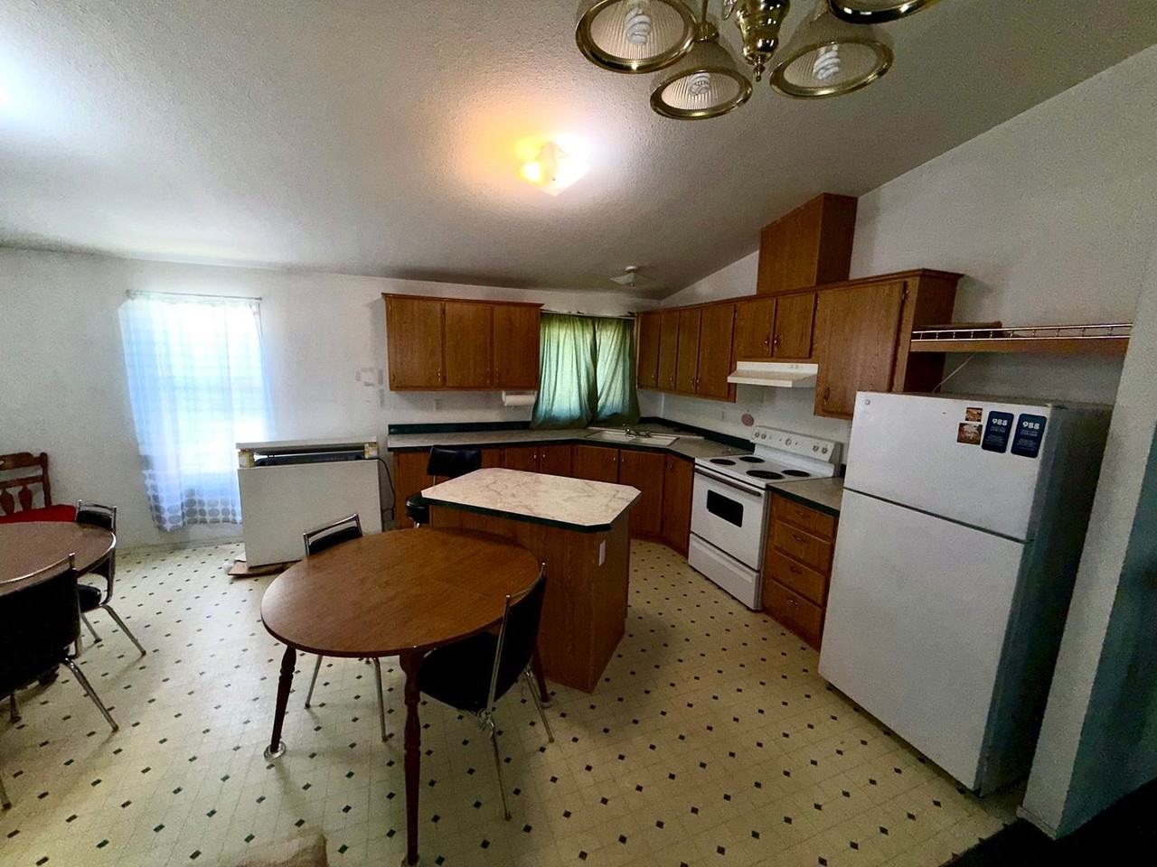307 N Empire Blvd - Photo 3 of 7
