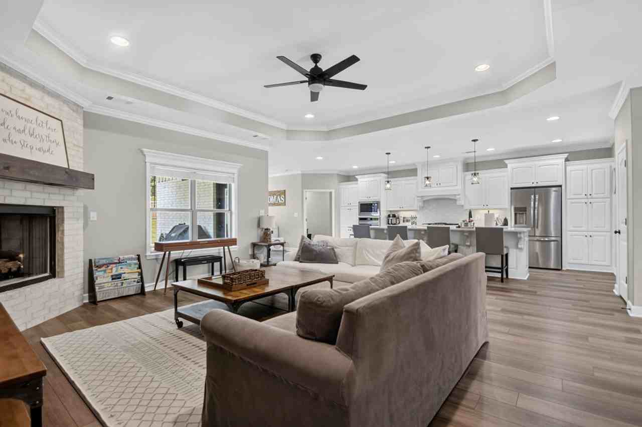 9025 Wooddale Dr - Photo 6 of 24