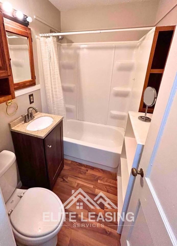 2404 Sw Plass Ave - Photo 6 of 7
