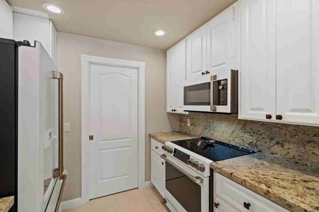2117 Tigris Dr - Photo 2 of 19