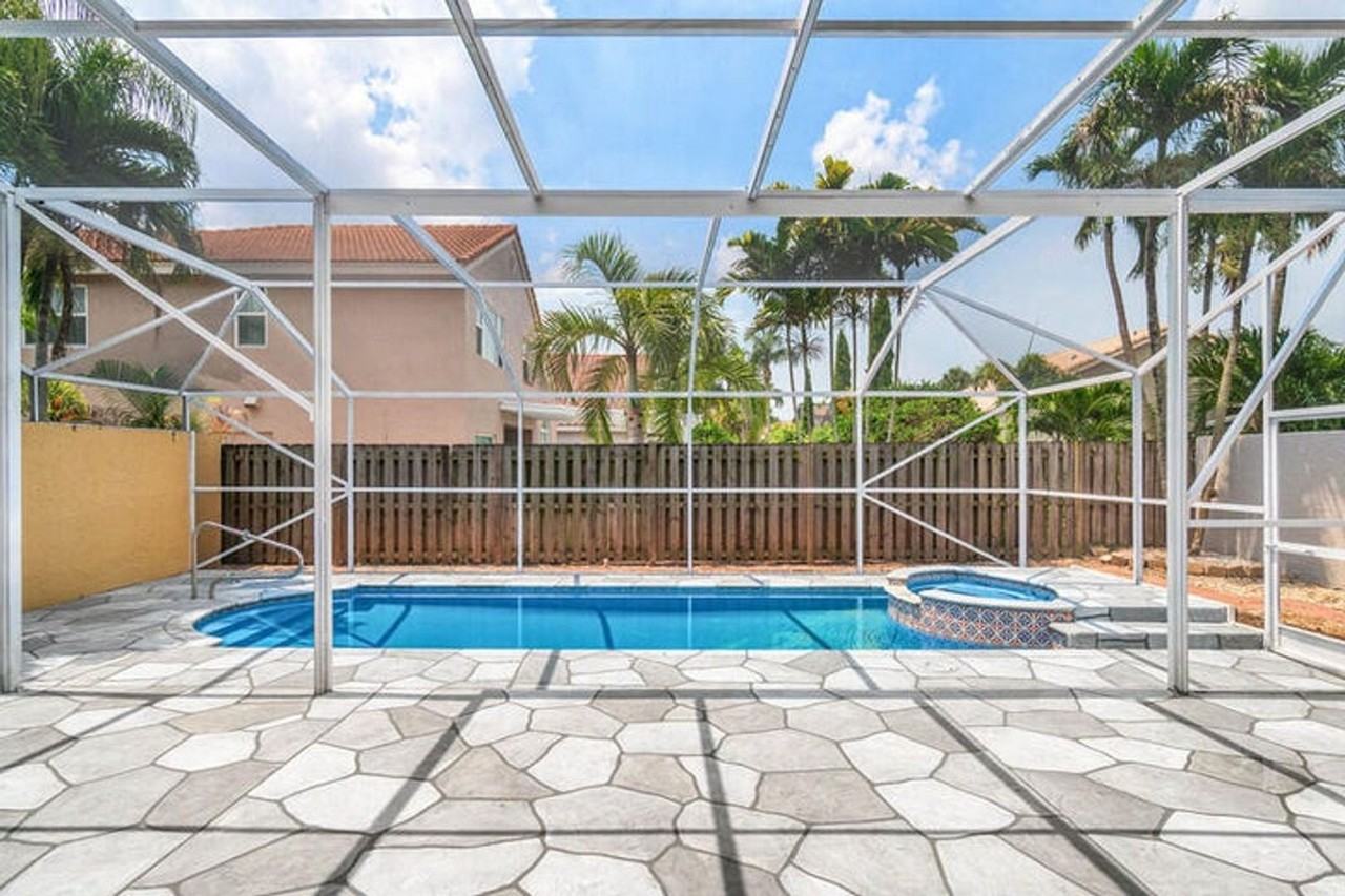 10425 Buena Ventura Dr