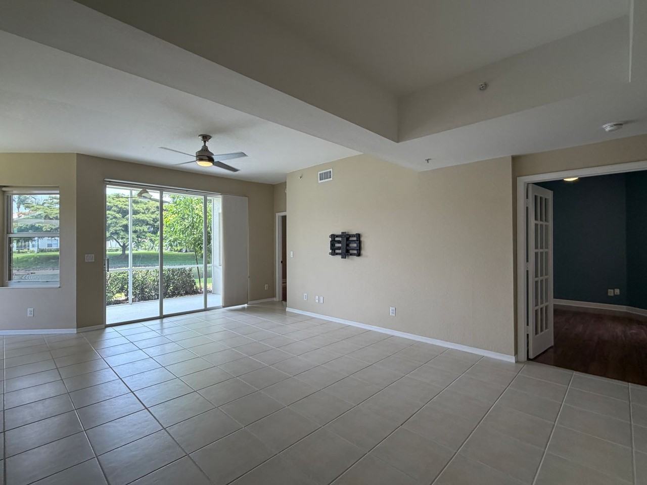 359 Dover Pl - Photo 4 of 16