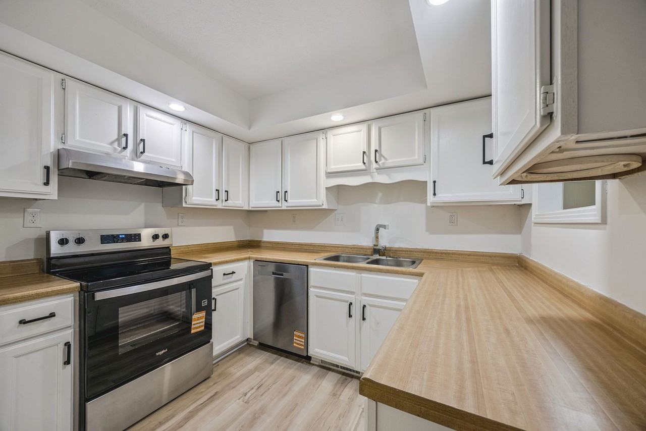 6137 Quince Rd - Photo 7 of 22