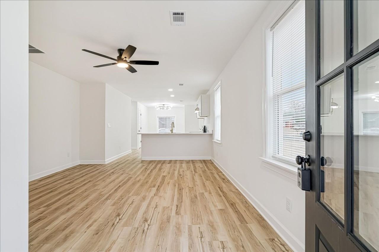 2923 Lake Park Rd - Photo 7 of 33