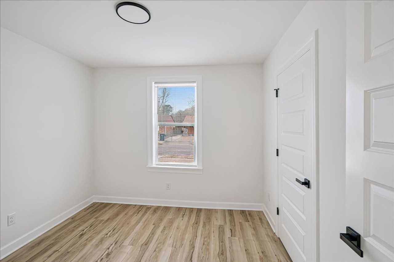 2931 Lake Park Rd - Photo 7 of 33