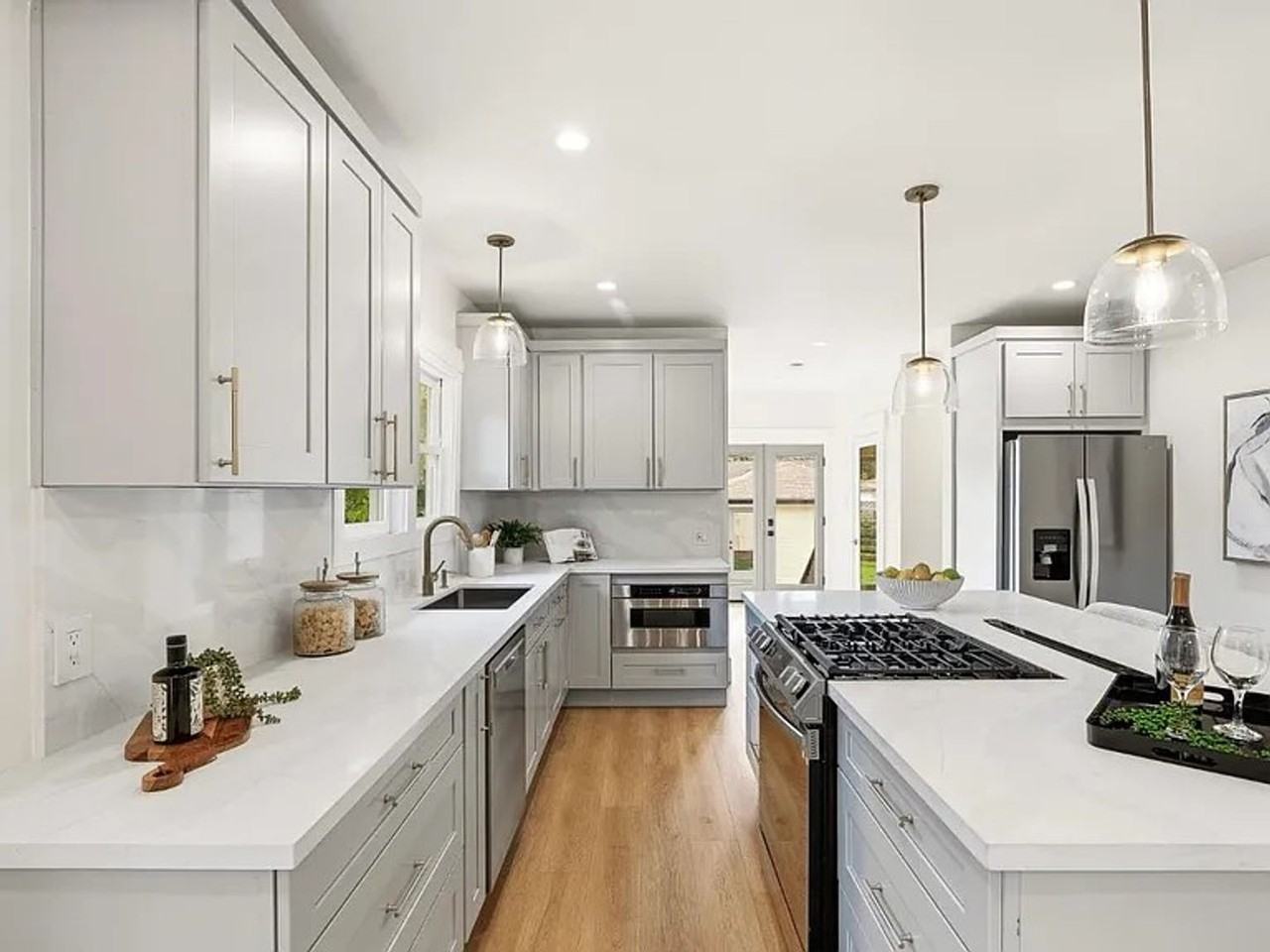 1081 Bird Ave - Photo 3 of 12