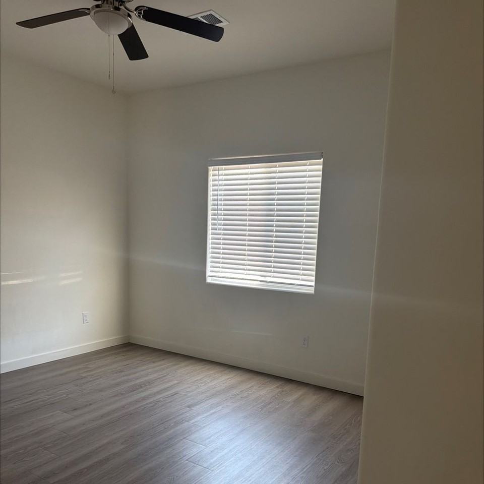 211 H St - Photo 5 of 18