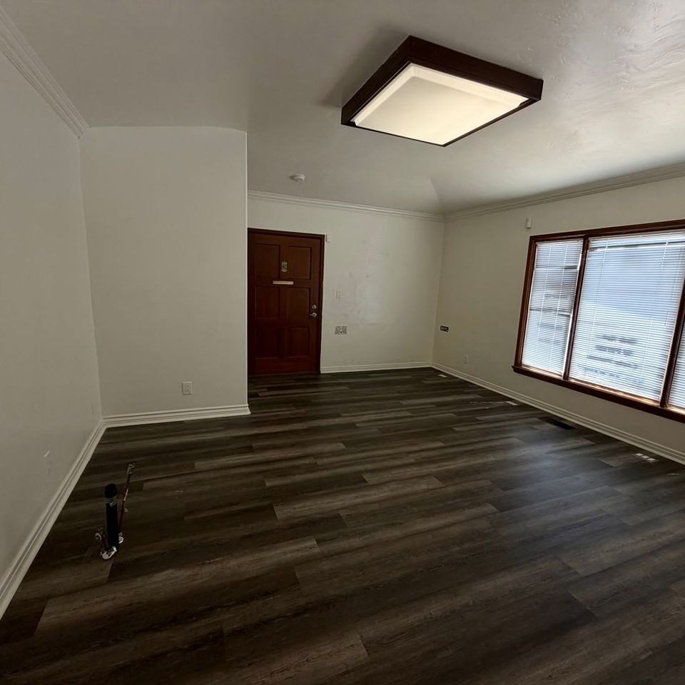 211 H St - Photo 6 of 18