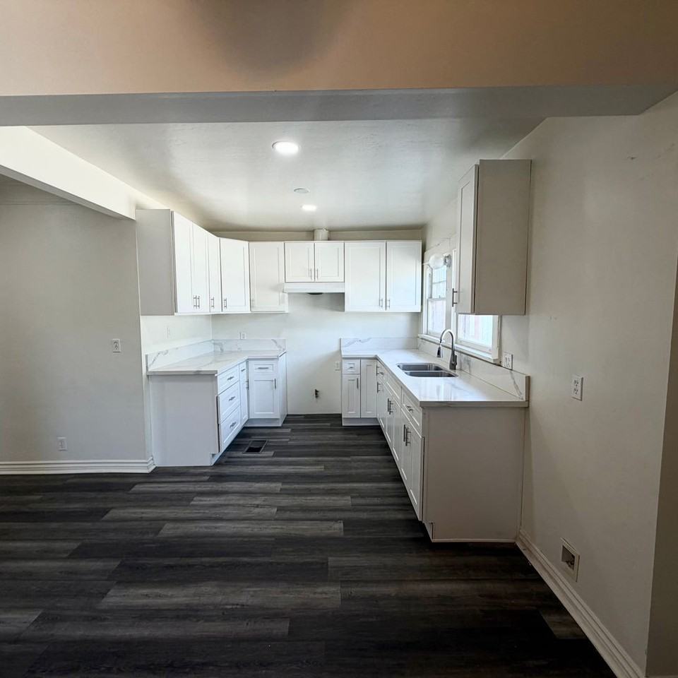 211 H St - Photo 2 of 6